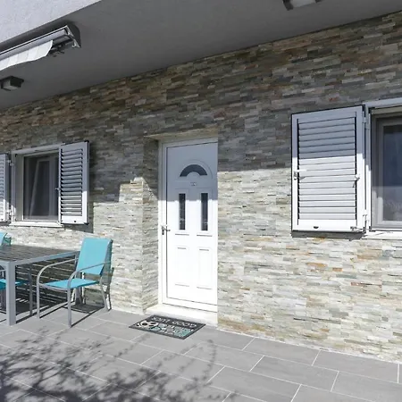 1 Bedroom Gorgeous In Appartement *