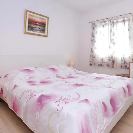 1 Bedroom Gorgeous In Podstrana